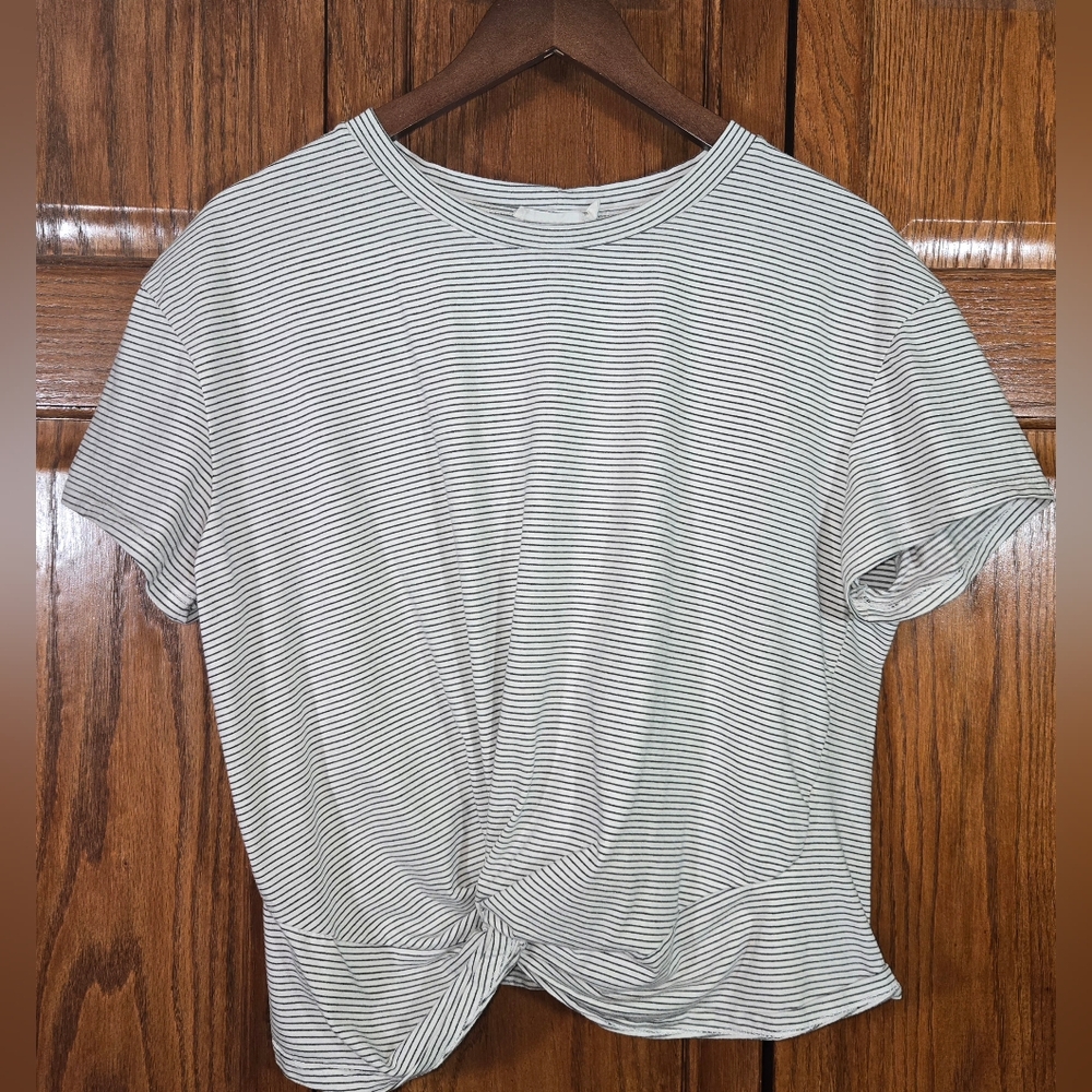 Lush Cropped Twist Hem Short Sleeve Crewneck Gray White Striped Top Sz XL